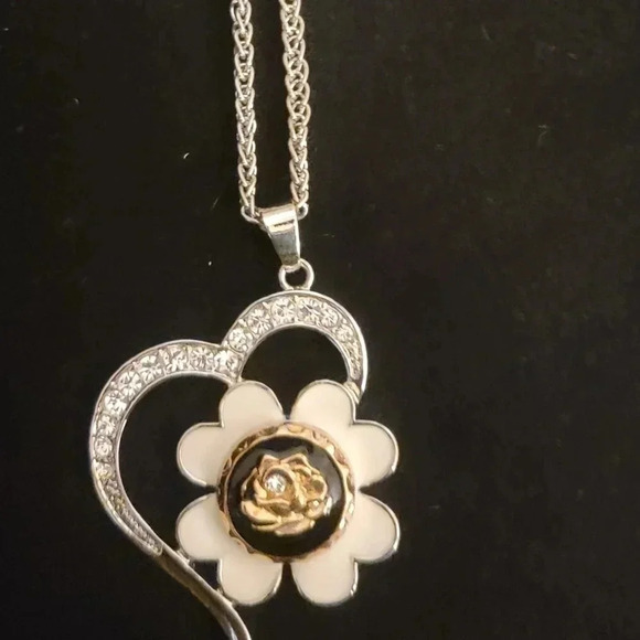 NECKLACE - Picture 1 of 1